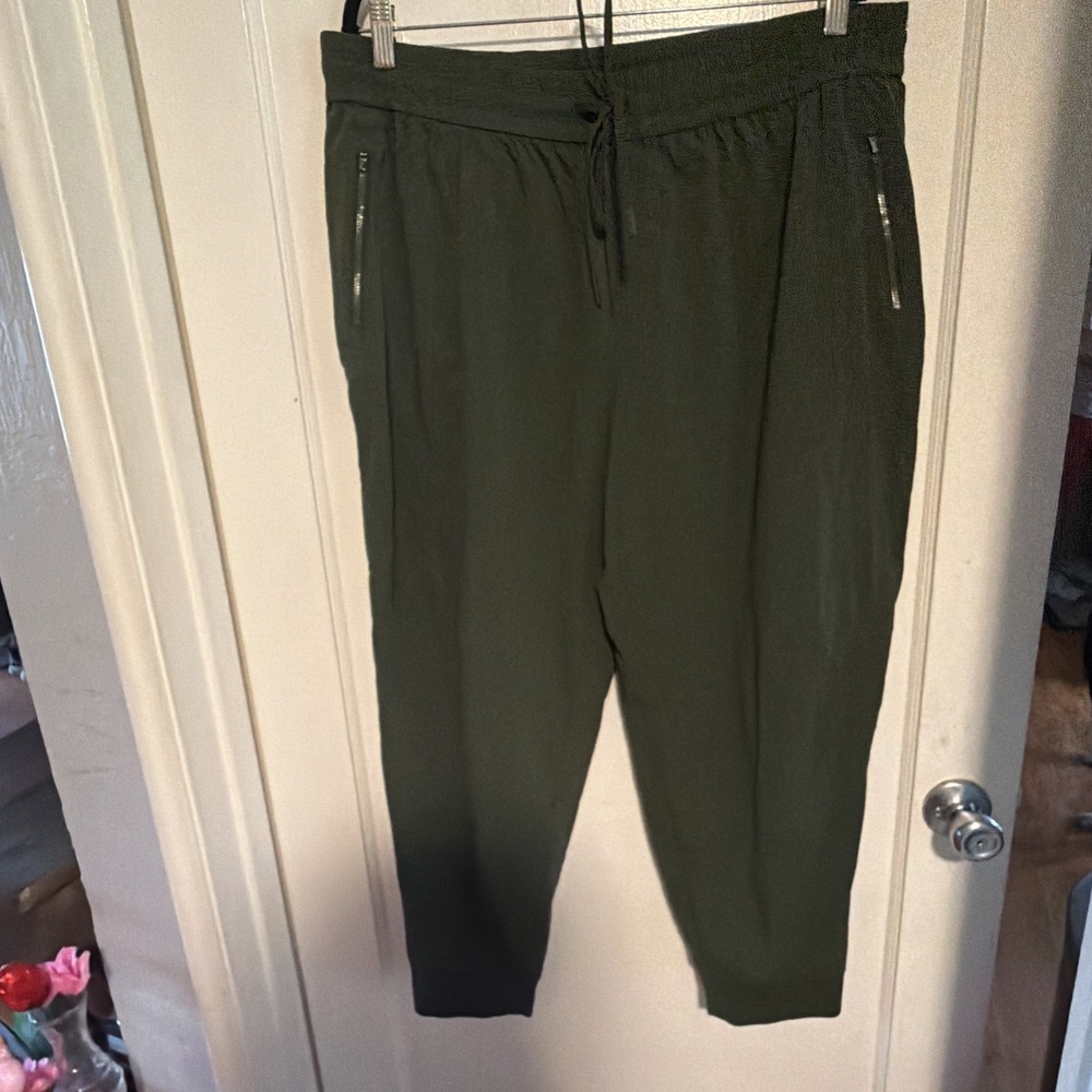 Athleta Women's Jogger Pants  Size 1X Olive Green Zip Pockets Elastic Ankle